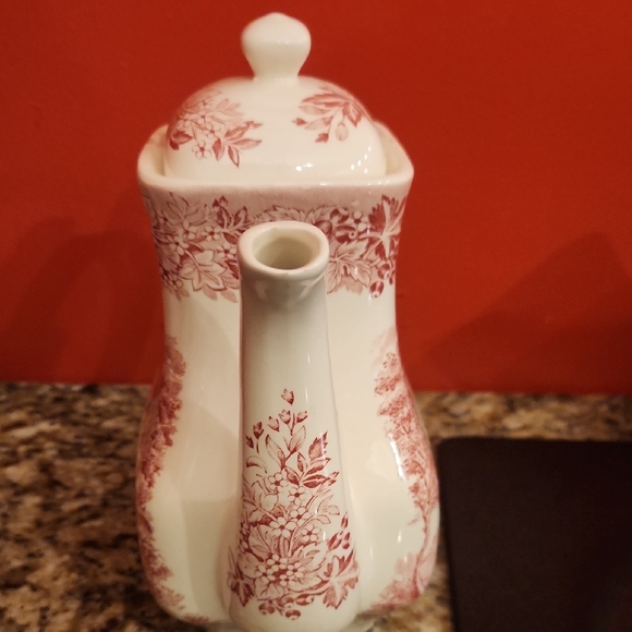 Elegant Red and White Teapot - Picture 3 of 8